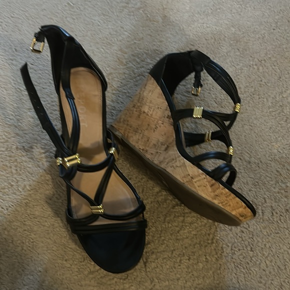 Report Wedges - Picture 2 of 2
